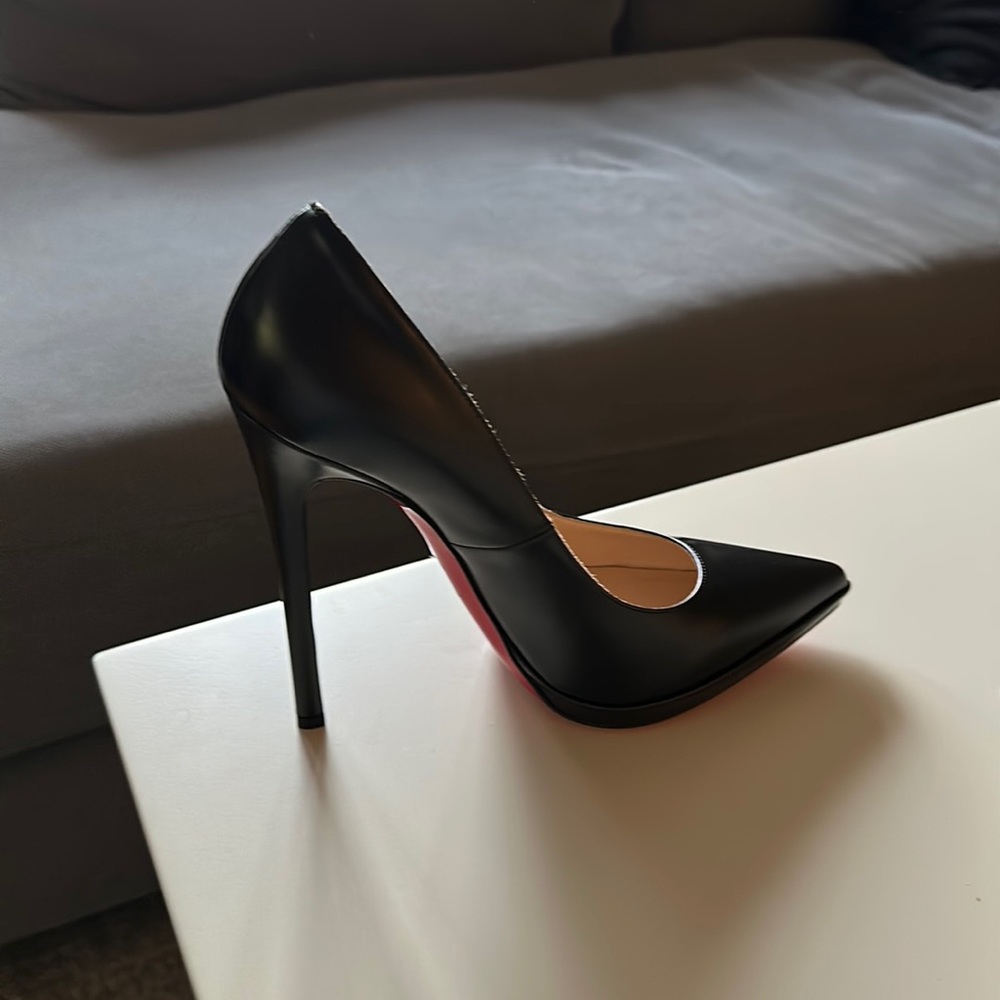 Closed toe black Loubs